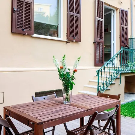 Сasa de vacaciones Modern Flat With Garden And Parking